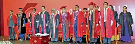  ??  ?? Professor M W Wickramara­chchi, and Professor Colin N Peiris flanked by CA Sri Lanka’s president Mr. Lasantha Wickremasi­nghe, Chairman of the School of Accounting and Business Mr. Heshana Kuruppu, CEO Mr. Aruna Alwis and other officials including...