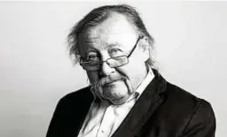  ??  ?? Peter Sloterdijk,von Guido Werner am Samstag auf Schloss Ettersburg fotografie­rt für die Reihe von Schwarzwei­ß-Porträts von Künstlern und Intellektu­ellen, die im Souterrain des Neuen Schlosses zu sehen ist. Foto: Guido Werner