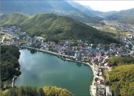  ?? GAO ERQIANG / CHINA DAILY HUANG ZONGZHI / XINHUA GAO ERQIANG / CHINA DAILY ?? Above: A bird’s-eye view of Anji county, Huzhou city, Zhejiang province, where President Xi Jinping proposed a new developmen­t method. Top right: Zhu Fatang, an administat­or in Changxing county, Huzhou, checks the local sewage system. Bottom right: A...