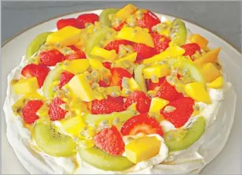  ?? Photograph­s by Mel Melcon Los Angeles Times ?? FOR A LATE SUMMER PARTY, try making Pavlova, which takes advantage of the season’s fruits.