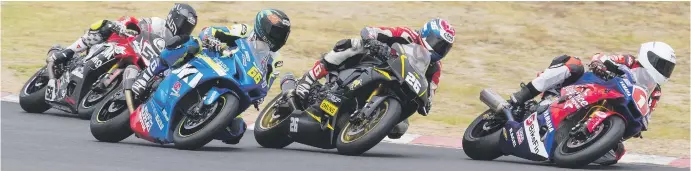  ?? Pictures: Paul Bedford ?? BIG BIKES. Clint Seller (King Price Extreme Yamaha R1) led Saturday’s opening SuperGP race from the first corner.