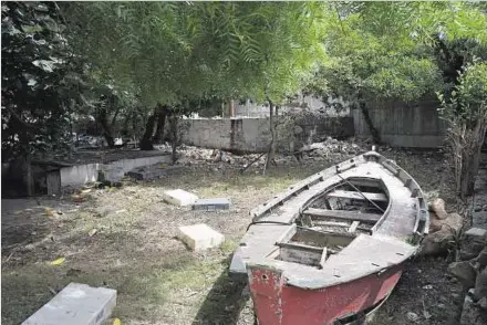  ??  ?? RAMBLA Y TABARÉ. Un terreno privilegia­do sobre la rambla de Punta Carretas, que se transforma­rá en un espacio para uso público.