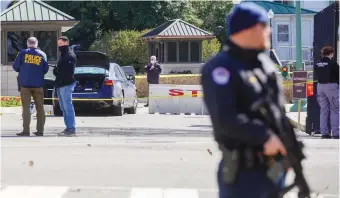  ?? (Al Drago/Reuters) ?? SECURITY PERSONNEL are seen near the car that rammed into a police barricade outside the US Capitol on Friday.