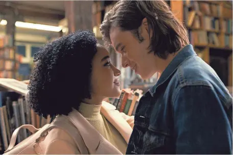  ?? WARNER BROS. ENTERTAINM­ENT ?? Maddy (Amandla Stenberg) and Olly (Nick Robinson) are young lovers in Everything, Everything, in theaters now.