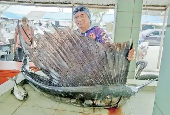  ??  ?? Sudin proudly shows the 30kg sailfish.
