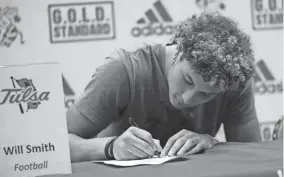  ?? DOUG HOKE/THE OKLAHOMAN ?? Choctaw outside linebacker Will Smith signs with the University of Tulsa on Wednesday.