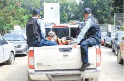  ?? FOTO: EL HERALDO ?? Los elementos policiales fueron capturados en San Pedro Sula.