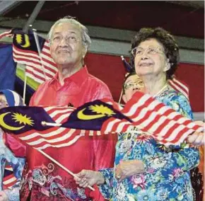  ?? FILE PIC ?? Prime Minister Tun Dr Mahathir Mohamad with his wife, Tun Dr Siti Hasmah Mohd Ali, at the Merdeka month celebratio­n in George Town last month.