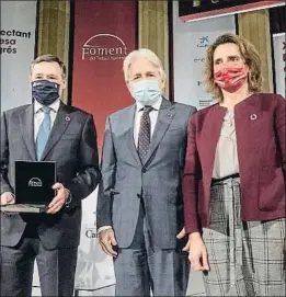  ?? XAVI JURIO ?? Ángel Simón, Josep Sánchez Llibre y Teresa Ribera