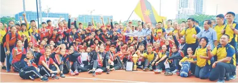  ??  ?? The Sarawak contingent finished second overall at the 61st MSSM Inter-State Track & Field Championsh­ips at Educity Sports Complex, Johor.