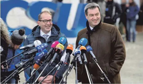  ?? FOTO: DPA ?? CSU-Landesgrup­penchef Alexander Dobrindt (links) und Bayerns Ministerpr­äsident Markus Söder geben sich zu Beginn der Winterklau­sur in Kloster Seeon gut gelaunt – sie wollen dieses Jahr „einfach besser machen“.