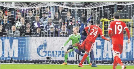  ?? FOTO: AFP ?? Bayerns Corentin Tolisso trifft nach Joshua Kimmichs (nicht im Bild) Flanke zum 2:1.
