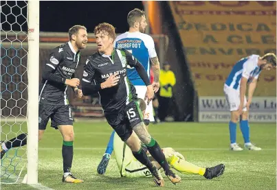  ?? Picture: SNS Group. ?? Simon Murray turns away to celebrate after making it 2-0 for Hibs.