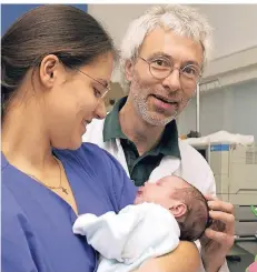  ?? RP-ARCHIVFOTO: APR ?? Chefarzt Dr Peter Seiffert findet Babyklappe­n wichtig.