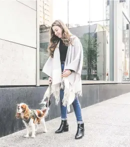  ?? PHOTO BY CARA CAROSIELLI ?? Dog blogger Cara Carosielli and her dog Henry enjoy living near the bustling atmosphere of
Ste-catherine St. W.