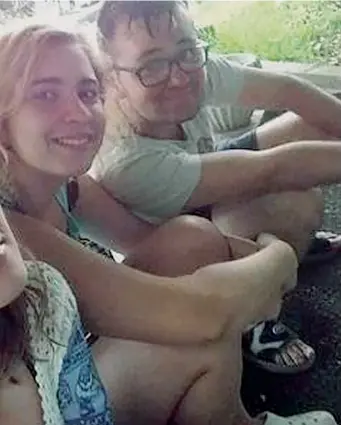  ??  ?? Insieme Ilaria Abele, 19 anni, assieme al suo amico Marco Lipari, 21