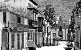  ?? Foto: dpa ?? Die Reportage zeigt auch eine Mountainbi­ketour durch die Berge von Gran Canaria.