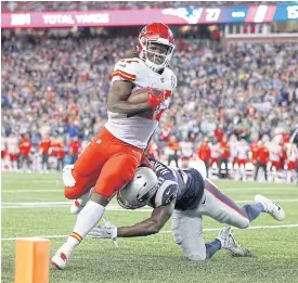  ??  ?? The Chiefs’ Kareem Hunt runs for a touchdown against the Patriots.