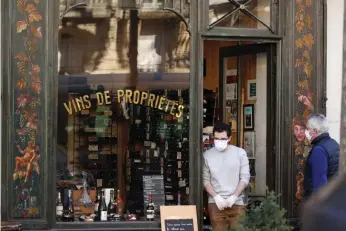  ?? Bild: Francois Mori ?? Världens största vinexportö­r Frankrike tampas nu med överskott på grund av minskande efterfråga­n i coronakris­ens spår.