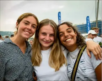  ?? (Photos L. B.) ?? Enola Fidon, Carla Cochennec et Elia Gaillard ont mis les voiles.