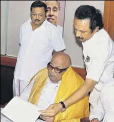  ?? PTI FILE ?? The DMK may witness a leadership crisis due to the illwill between Karunanidh­i’s nominated successor, MK Stalin (right), and MK Alagiri (left).