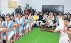  ?? SUBHASH/HT PHOTO ?? ■ Chief minister Nitish Kumar reviewing implementa­tion of Unnayan programme, at TRPS School in Kakwara, Banka, on Friday.