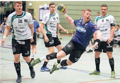  ?? RP-FOTO: ACHIM BLAZY ?? Christian Mergner war im ersten Spiel der Saison sowohl vorne als hinten gefährlich und heimste sich ein Sonderlob des Trainers ein.