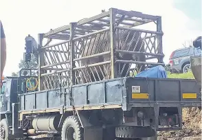  ??  ?? PINDAH: Gajah jantan yang dipindahka­n ke Hutan Simpan Ulu Segama-Malua.