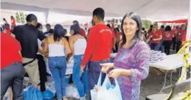  ?? FRANCISCO BARRANTES ?? Doña Ana Morales llegó con una buena bolsa de donaciones.