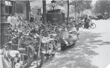  ??  ?? Junto a estas líneas, una calle de París en los años cincuenta del pasado siglo. Tras trece años entre rejas, Rufat pasó a la clandestin­idad en el país vecino. Abajo, el histórico líder socialista Ramón Rubial, que certificó el paso de nuestro hombre por el Servicio de Informació­n Especial Periférico para que pudiera optar a una pensión tras su retiro.