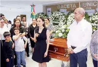  ?? ?? ▮ María Teresa García, una de las hijas del finado, agradeció la asistencia de los presentes, reiterando que a la familia les queda seguir el ejemplo y consejos de su padre.