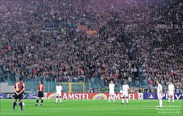  ??  ?? Minuto de silencio en el Olímpico de Roma el 11
de septiembre de 2001