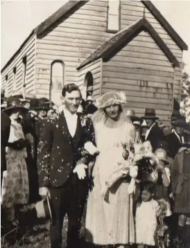  ?? Photo: Contribute­d ?? OUR PAST: The wedding of Herb Borman of Cawdor and Nellie Kahler of “Ivydale”, Geham on May 21, 1925 outside the original Geham Presbyteri­an Church. The flower girl is Georgina Pearce.