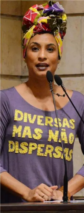  ?? FOTO AFP ?? Marielle Franco in de gemeentera­ad van Rio de Janeiro. Ze werkte als sociaal werkster in de sloppenwij­ken waar ze zelf opgroeide.