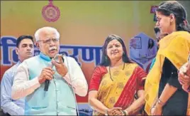  ?? SANT ARORA /HT ?? Haryana chief minister Manohar Lal Khattar launching the ‘Durga Shakti App’, which will help women seek immediate help of police in case of emergency, in Panchkula on Thursday.