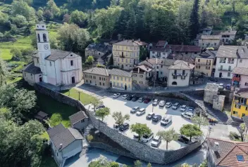  ?? TI-PRESS ?? Le auto troveranno ancora posto ‘in attesa di un regolament­o comunale’