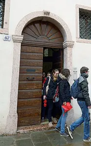  ??  ?? Liceo storico L’ingresso del liceo Brocchi in centro città