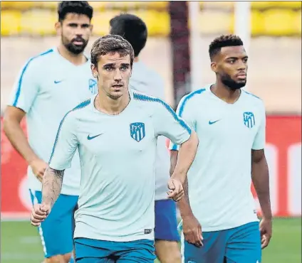  ?? FOTO: EFE ?? Los jugadores del Atlético de Madrid, en el escenario en el que se jugará el partido de hoy ante el AS Mónaco