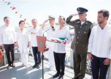  ?? | PRESIDENCI­A ?? El presidente Enrique Peña Nieto durante el abanderami­ento de la PC-340 Chichén Itzá en Veracruz.
