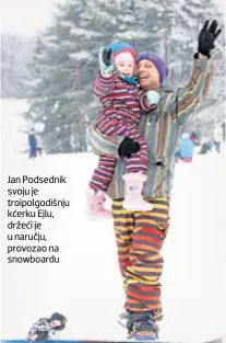  ??  ?? Jan Podsednik svoju je troipolgod­išnju kćerku Ejlu, držeći je u naručju, provozao na snowboardu