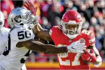  ?? ED ZURGA / ASSOCIATED PRESS ?? Running back Kareem Hunt (right) ran for 116 yards and scored his first touchdown in nine games as the Chiefs downed the Raiders 26-15 Sunday at Arrowhead Stadium.