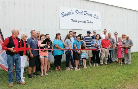  ?? PHOTOS BY MEGAN DAVIS/MCDONALD COUNTY PRESS ?? On Tuesday, June 3, friends, family and members of the McDonald County Chamber of Commerce gathered to celebrate as TC Banta cut the ribbon of Banta’s Deal Depot in Pineville. The depot is a one-stop shop for discounted goods of a wide variety.