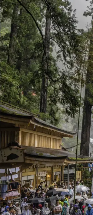  ??  ?? RIGHT
Nachi- no- Otaki Falls thunder above the shrine that marks the site of the purificati­on ritual that takes place during the Nachi Fire Festival