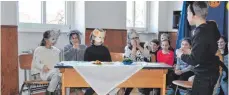  ??  ?? Den tierischen Sketch haben die Schüler in englischer Sprache aufgeführt.