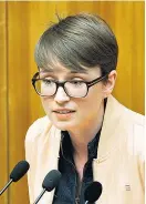  ?? Foto: APA / Hans Punz ?? Ex-Grünen-Abgeordnet­e Sigrid Maurer nimmt das Recht auf drei Monate Entgeltfor­tzahlung an.