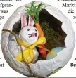  ??  ?? Das Häschen versteckt sich im Ei – eine Bastel arbeit der Grundschul­e Buttenwies­en.
