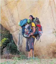  ??  ?? Murray Glenn, 29, carries his own pack and that of Kyle Arndt, 25, on a trek to honour his late friend.