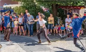  ??  ?? Un des combats menés par la bande à Gaspard contre la maréchauss­ée.