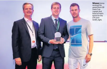  ??  ?? WinnerJonn­y received his award from GB Davis Cup captain and head of men’s tennis for the LTA Leon Smith, right.