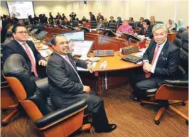  ?? BERNAMAPIX ?? Zahid about to chair the Cabinet Committee meeting. Also in the committee are Minister in the Prime Minister's Department Datuk Seri Jamil Khir Baharom and Deputy Home Minister Datuk Nur Jazlan Mohamed.